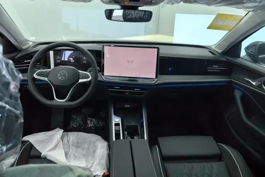 2026 Volkswagen Magotan 2.0T 220HP L4 7DCT,autocango,china used car exporter,china ev exporter,chinese used car exporter,chinese used ev exporter