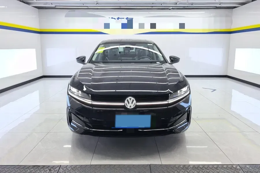 2026 Volkswagen Magotan 2.0T 220HP L4 7DCT,autocango,china used car exporter,china ev exporter,chinese used car exporter,chinese used ev exporter