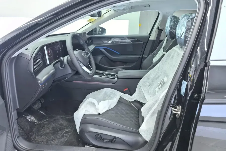 2026 Volkswagen Magotan 2.0T 220HP L4 7DCT,autocango,china used car exporter,china ev exporter,chinese used car exporter,chinese used ev exporter