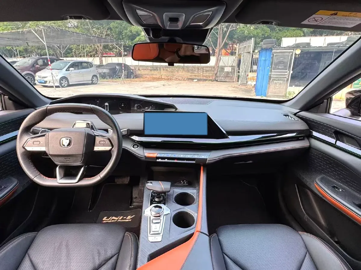 2022 ChangAn UNI-V 1.5T 188HP L4 7DCT,autocango,china used car exporter,china ev exporter,chinese used car exporter,chinese used ev exporter