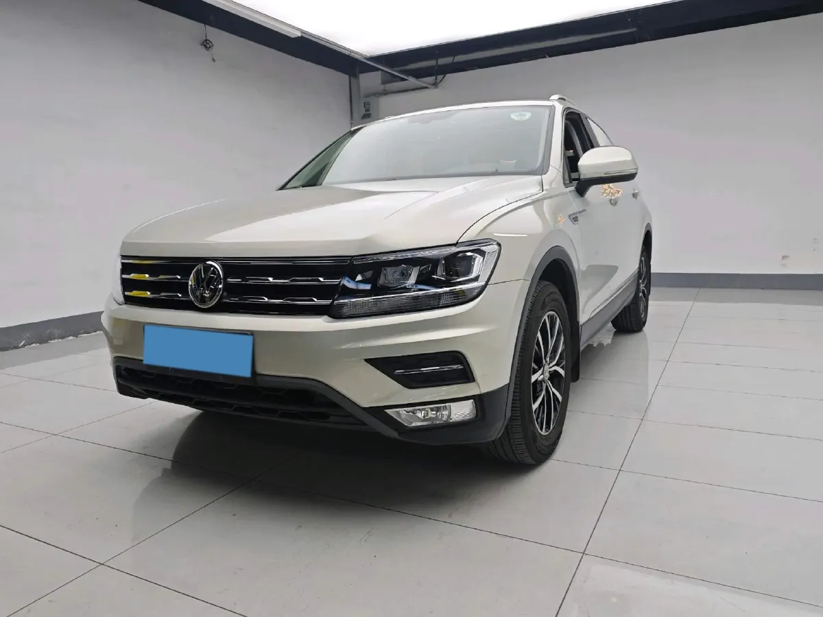 2018 Volkswagen Tiguan L 2.0T 186HP L4 7DCT,autocango,china used car exporter,china ev exporter,chinese used car exporter,chinese used ev exporter