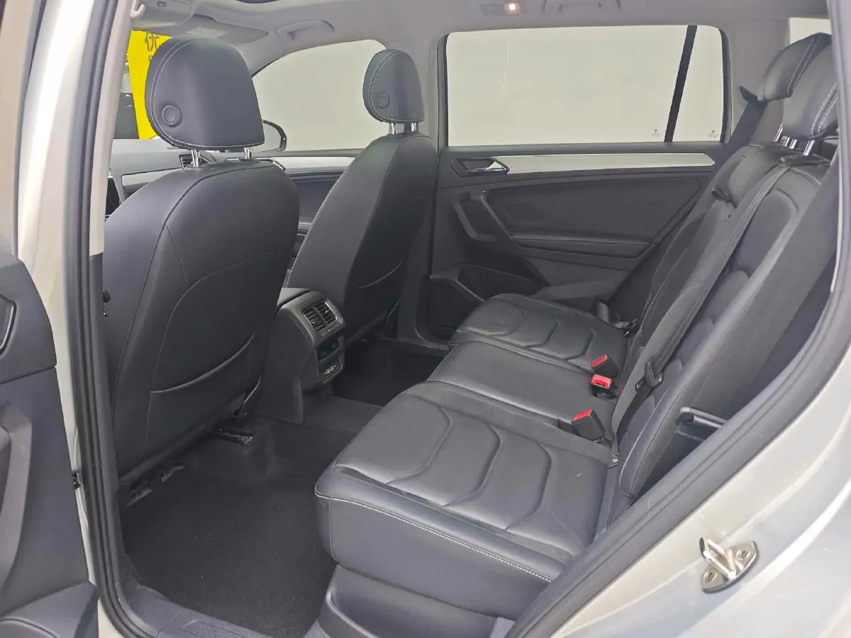 2018 Volkswagen Tiguan L 2.0T 186HP L4 7DCT,autocango,china used car exporter,china ev exporter,chinese used car exporter,chinese used ev exporter