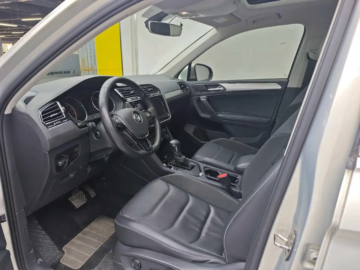 2018 Volkswagen Tiguan L 2.0T 186HP L4 7DCT,autocango,china used car exporter,china ev exporter,chinese used car exporter,chinese used ev exporter