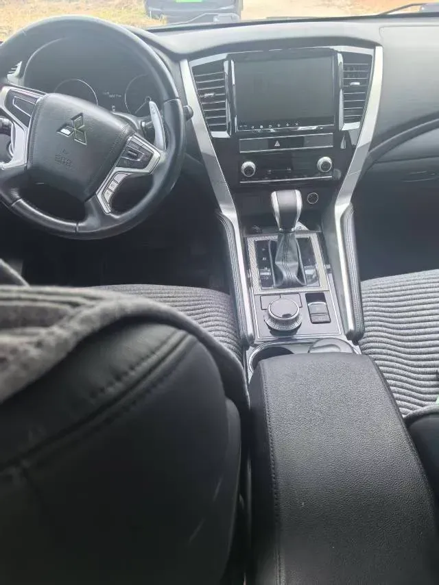 2020 Mitsubishi Pajero 3.0L 209HP V6 8AT,autocango,china used car exporter,china ev exporter,chinese used car exporter,chinese used ev exporter