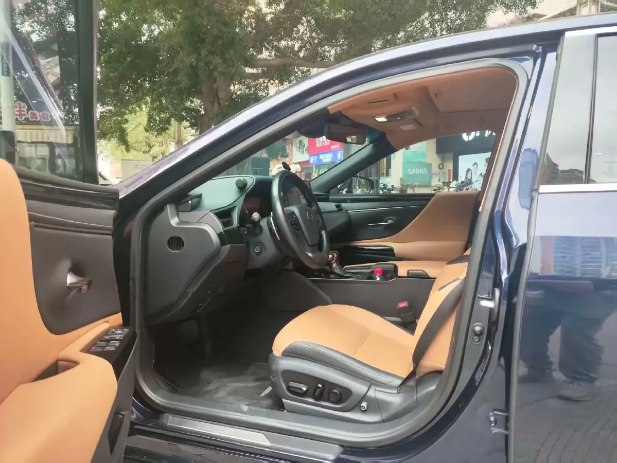 2021 Lexus ES 2.0L 173HP L4 CVT,autocango,china used car exporter,china ev exporter,chinese used car exporter,chinese used ev exporter