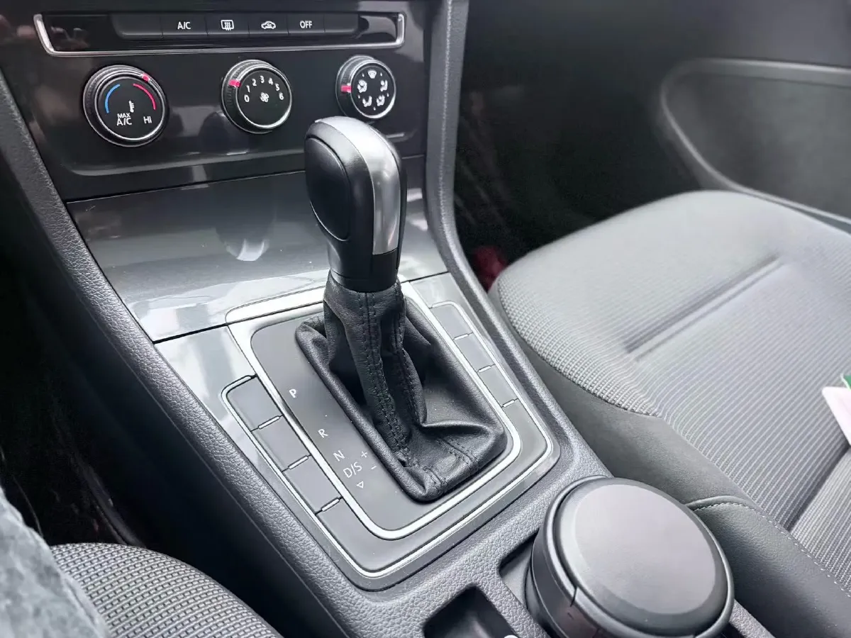 2018 Volkswagen Golf 1.6L 110HP L4 6AT,autocango,china used car exporter,china ev exporter,chinese used car exporter,chinese used ev exporter