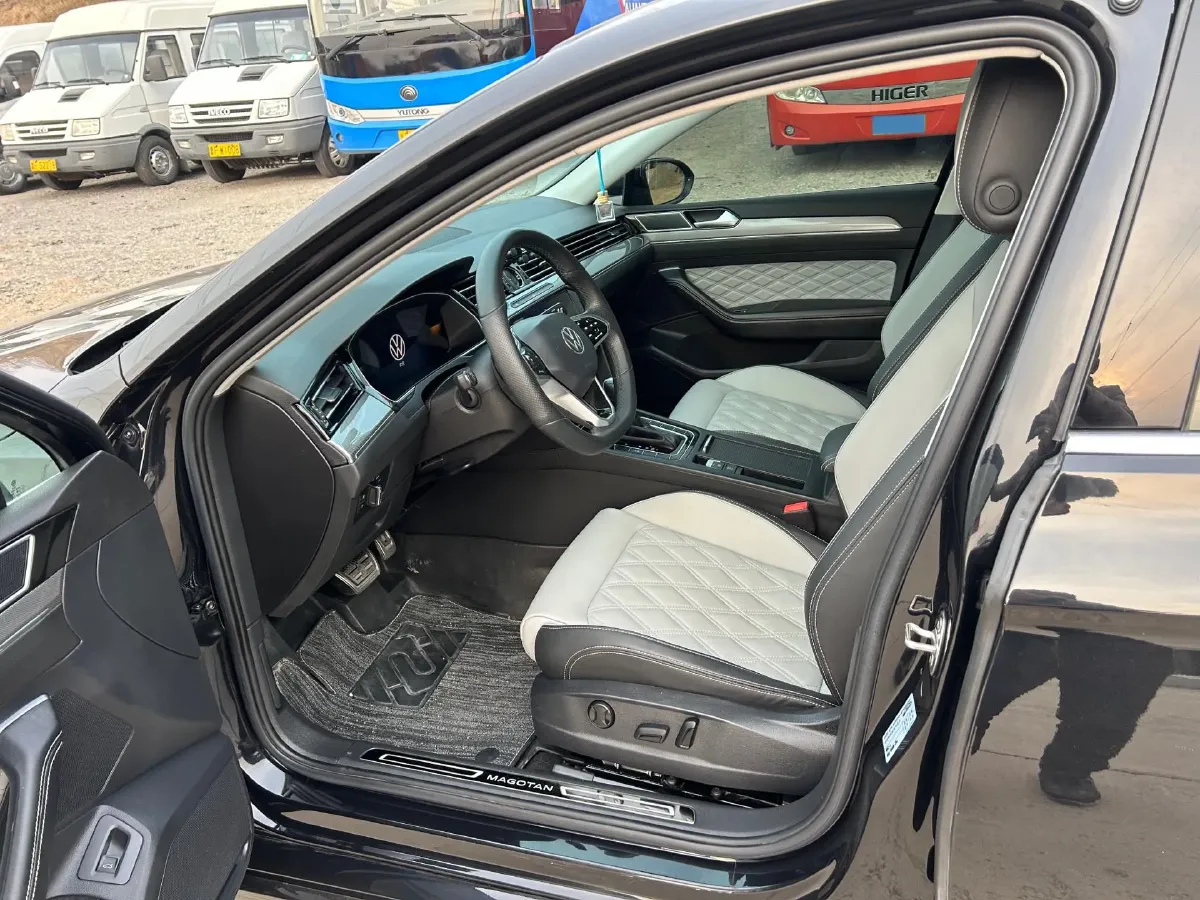 2023 Volkswagen Magotan 2.0T 186HP L4 7DCT,autocango,china used car exporter,china ev exporter,chinese used car exporter,chinese used ev exporter