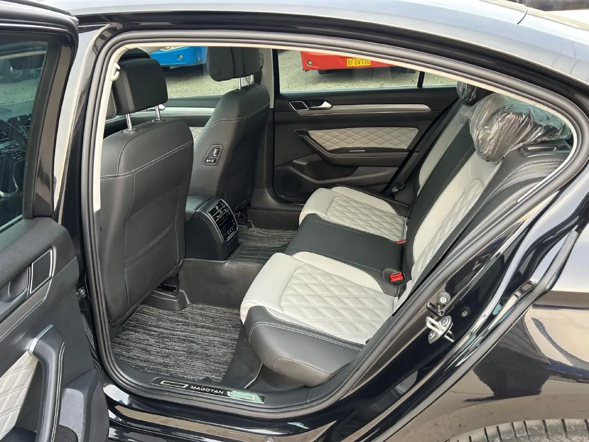 2023 Volkswagen Magotan 2.0T 186HP L4 7DCT,autocango,china used car exporter,china ev exporter,chinese used car exporter,chinese used ev exporter