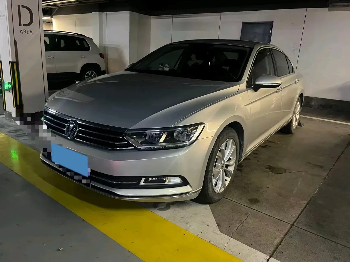 2018 Volkswagen Magotan 1.8T 180HP L4 7DCT,autocango,china used car exporter,china ev exporter,chinese used car exporter,chinese used ev exporter