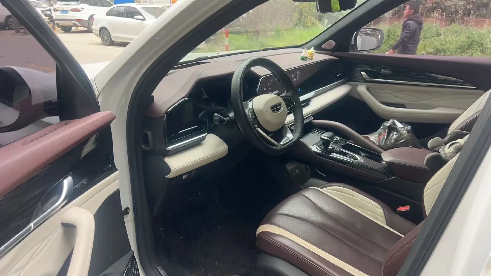 2023 Geely Monjaro 2.0T 238HP L4 8AT,autocango,china used car exporter,china ev exporter,chinese used car exporter,chinese used ev exporter