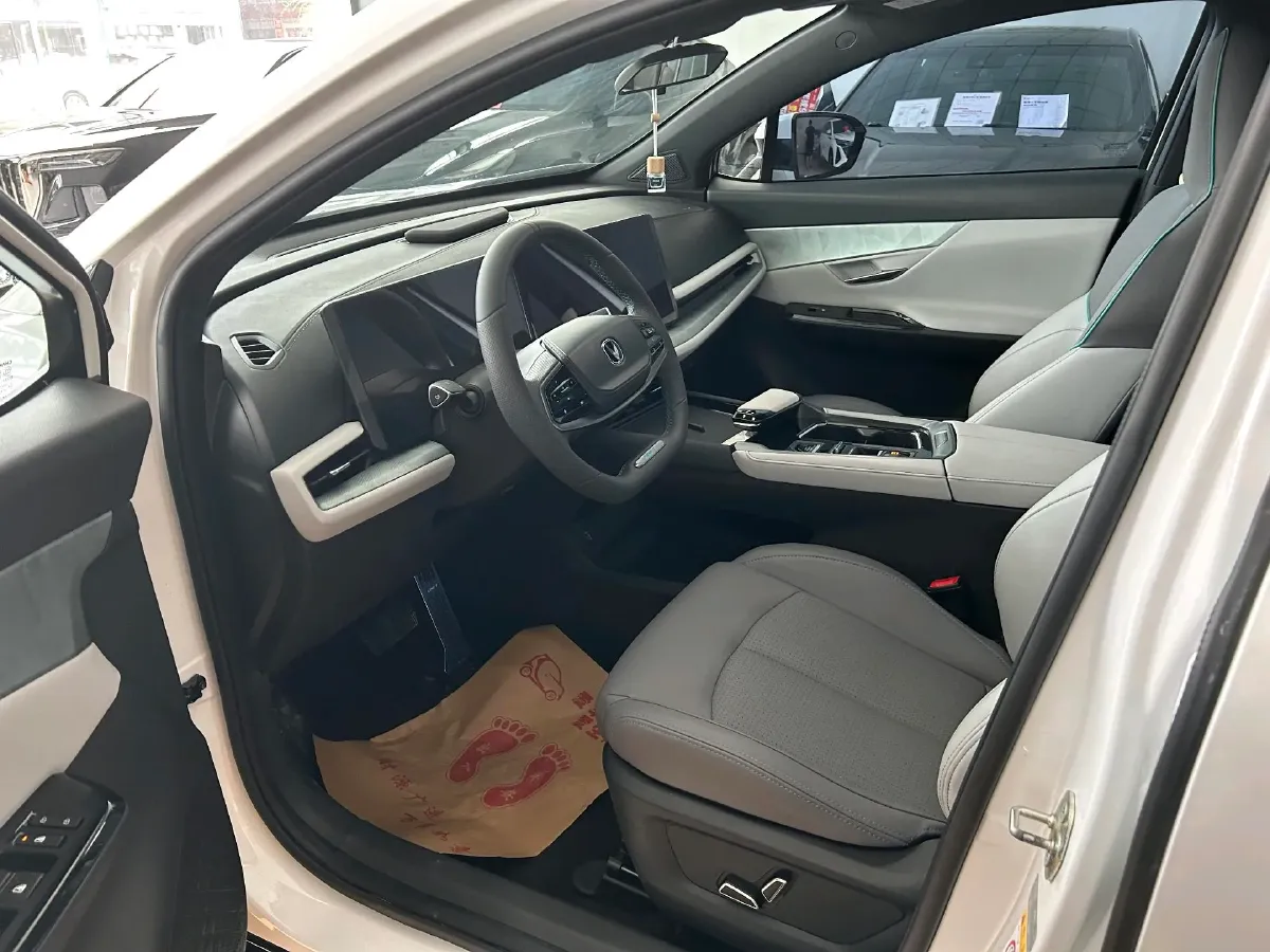 2023 ChangAn UNI-T 1.5T 188HP L4 7DCT,autocango,china used car exporter,china ev exporter,chinese used car exporter,chinese used ev exporter