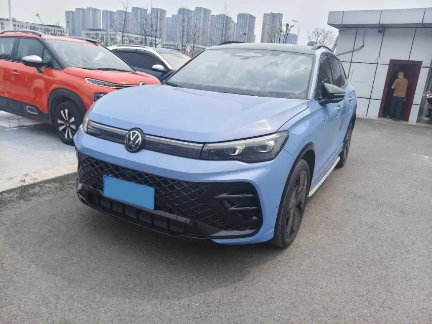2024 Volkswagen Tiguan L 2.0T 220HP L4 7DCT,autocango,china used car exporter,china ev exporter,chinese used car exporter,chinese used ev exporter