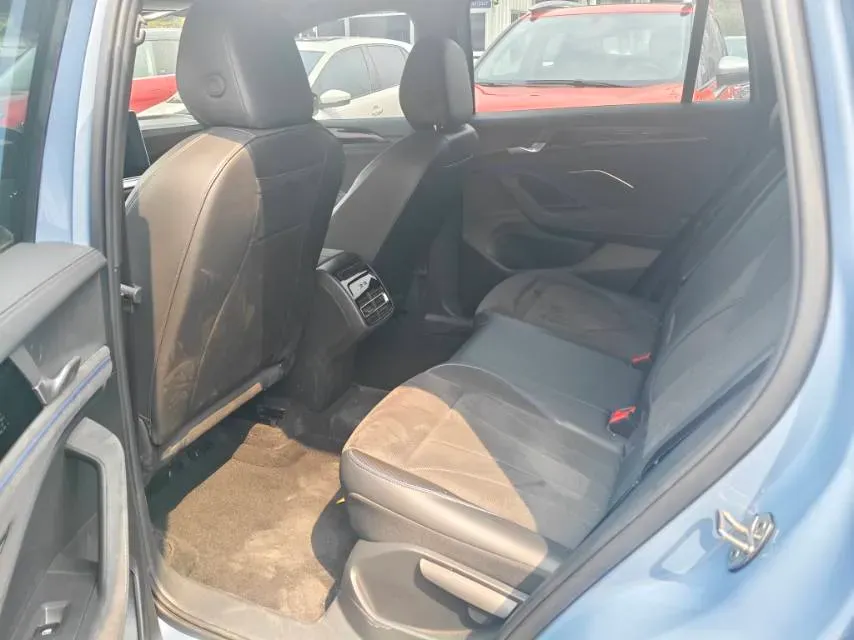 2024 Volkswagen Tiguan L 2.0T 220HP L4 7DCT,autocango,china used car exporter,china ev exporter,chinese used car exporter,chinese used ev exporter