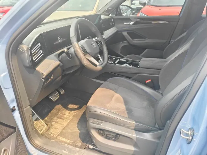 2024 Volkswagen Tiguan L 2.0T 220HP L4 7DCT,autocango,china used car exporter,china ev exporter,chinese used car exporter,chinese used ev exporter