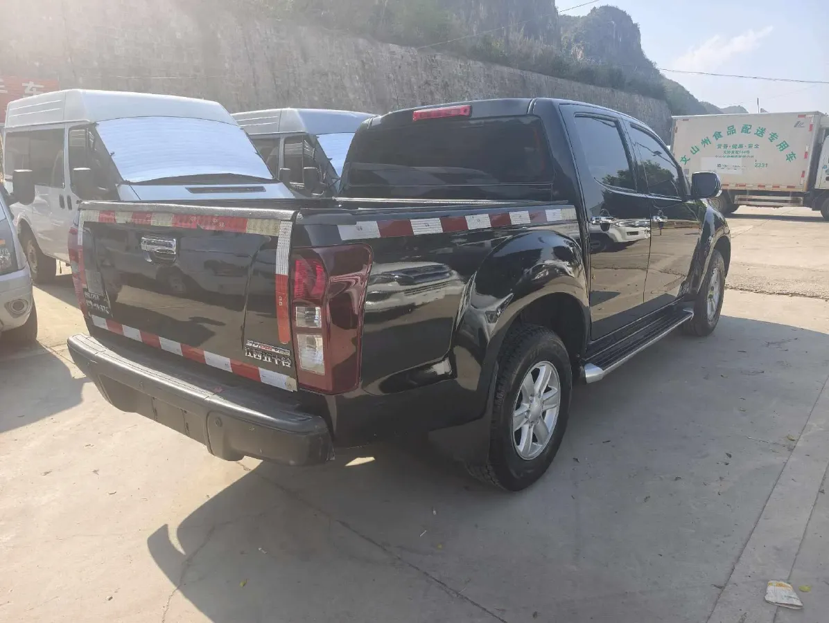 2018 MAXUS XinTu V80 2.5T 136HP L4 6MT,autocango,china used car exporter,china ev exporter,chinese used car exporter,chinese used ev exporter