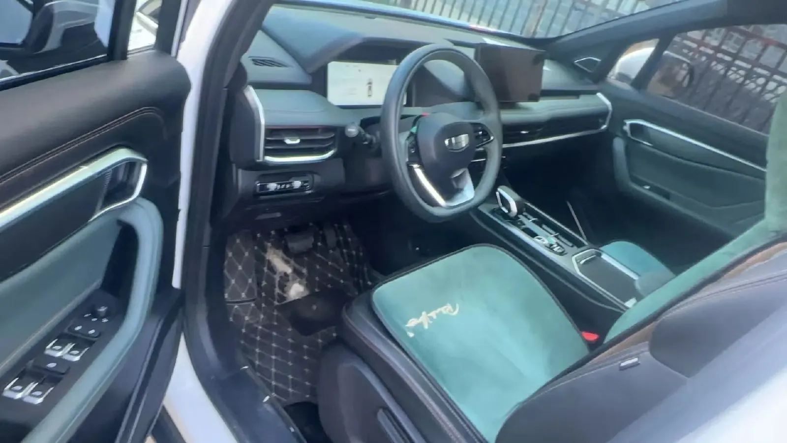 2023 Geely Okavango L 2.0T 218HP L4 7DCT,autocango,china used car exporter,china ev exporter,chinese used car exporter,chinese used ev exporter