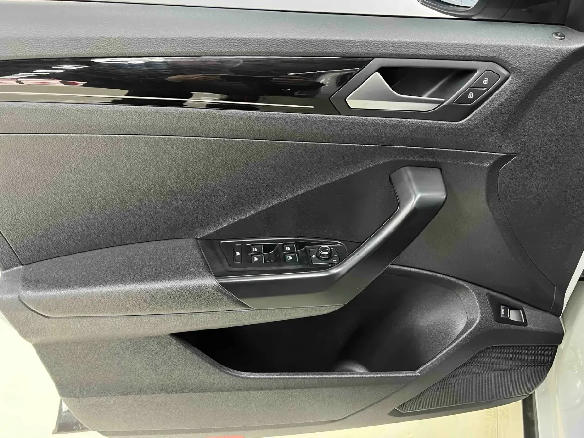 2022 Volkswagen T-Roc 1.4T 150HP L4 7DCT,autocango,china used car exporter,china ev exporter,chinese used car exporter,chinese used ev exporter