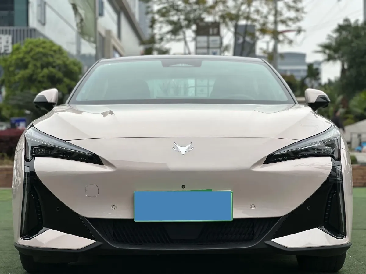 2024 ARCFOX αT5 BEV 79.2KWH,autocango,china used car exporter,china ev exporter,chinese used car exporter,chinese used ev exporter