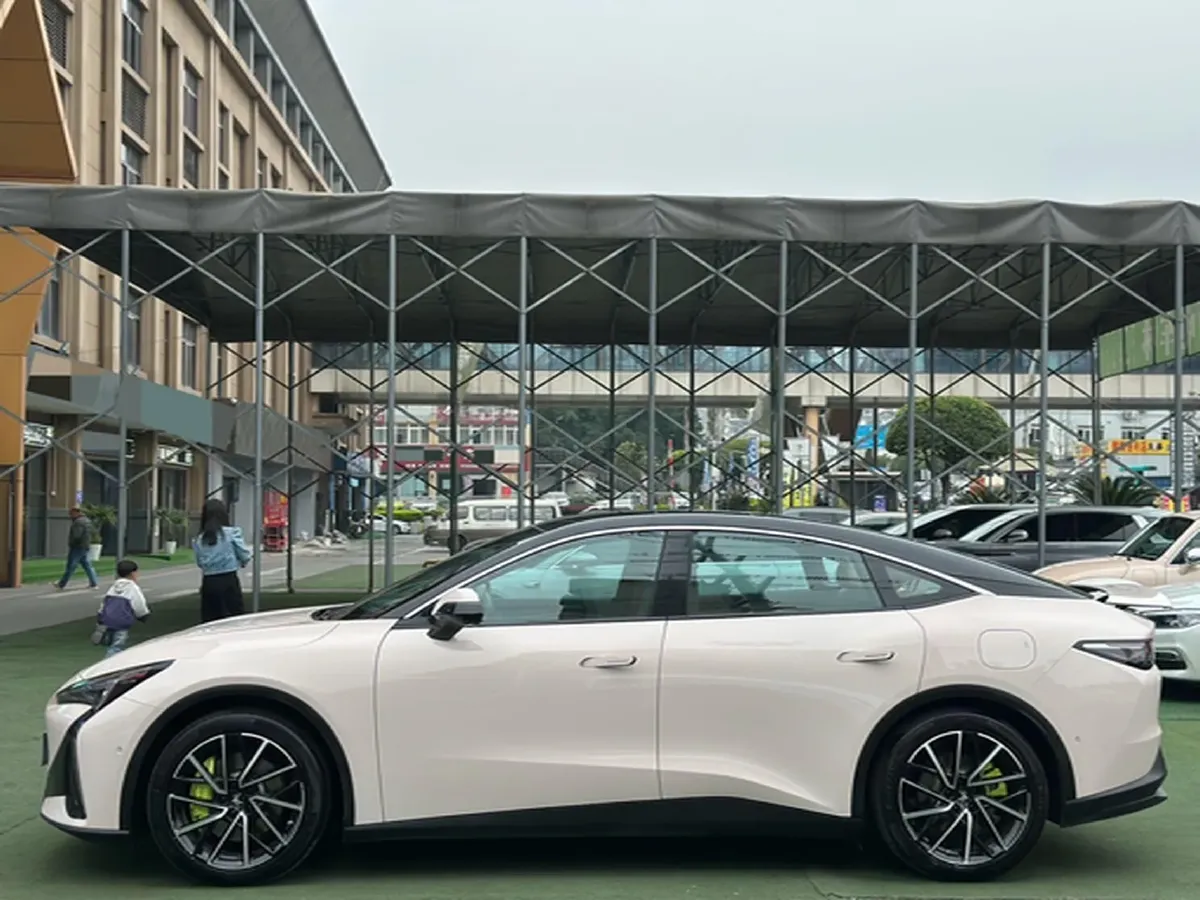 2024 ARCFOX αT5 BEV 79.2KWH,autocango,china used car exporter,china ev exporter,chinese used car exporter,chinese used ev exporter