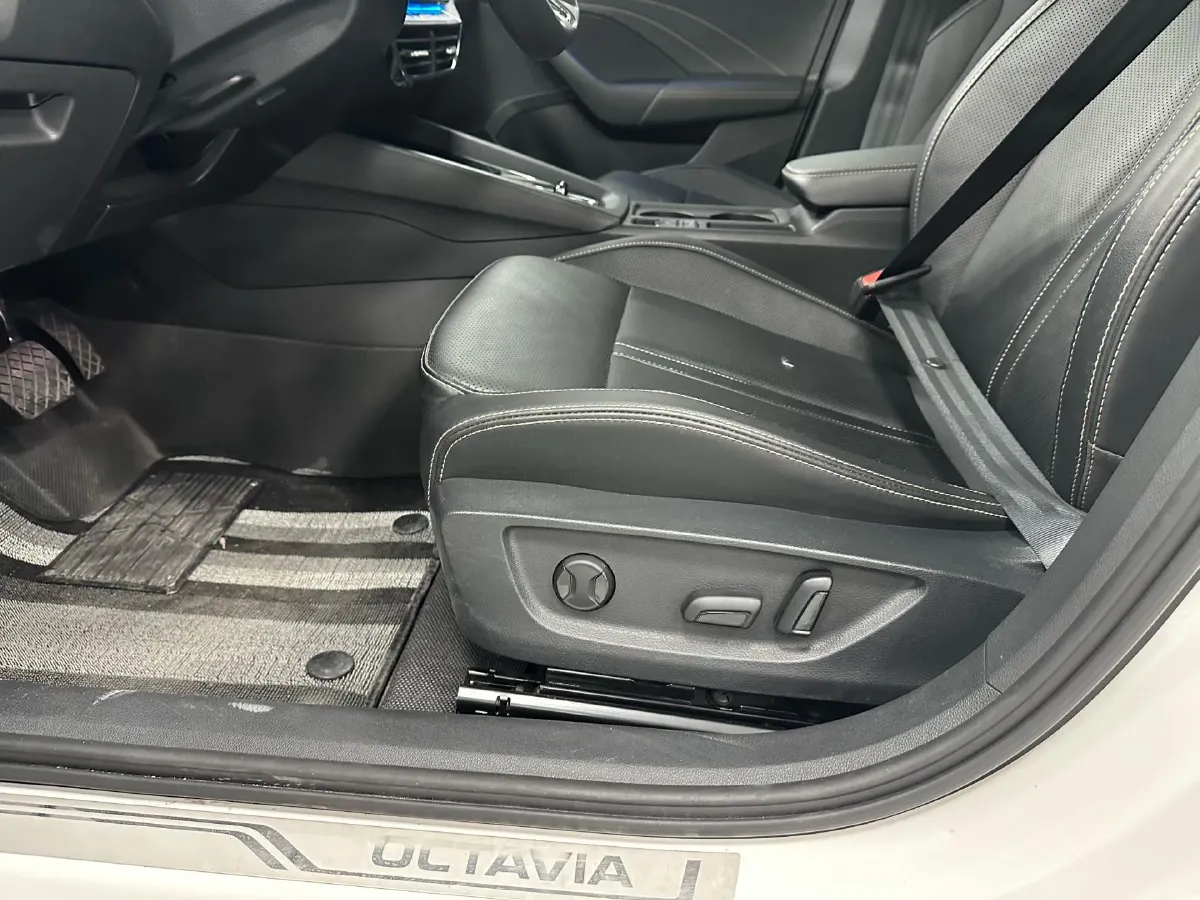 2022 Skoda Octavia 1.4T 150HP L4 7DCT,autocango,china used car exporter,china ev exporter,chinese used car exporter,chinese used ev exporter