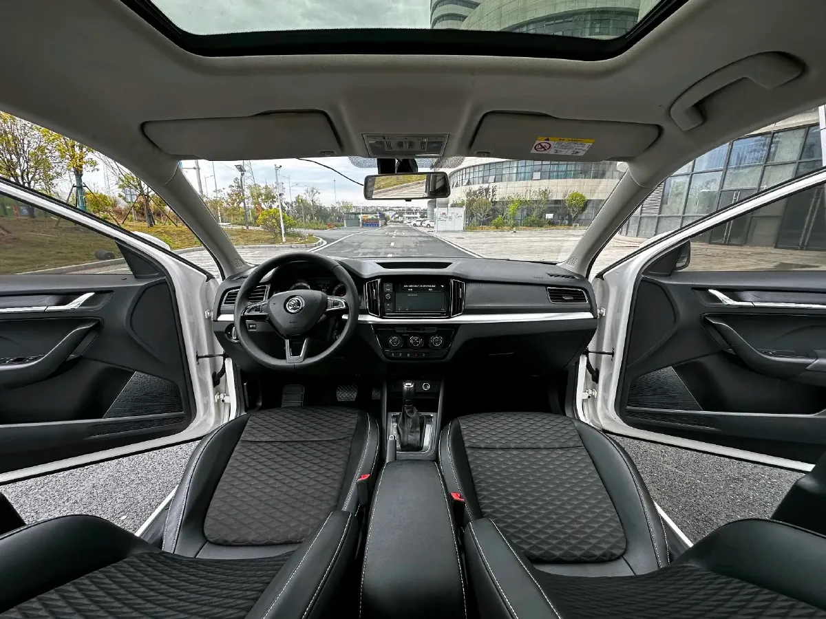 2020 Skoda Kamiq 1.5L 112HP L4 6AT,autocango,china used car exporter,china ev exporter,chinese used car exporter,chinese used ev exporter