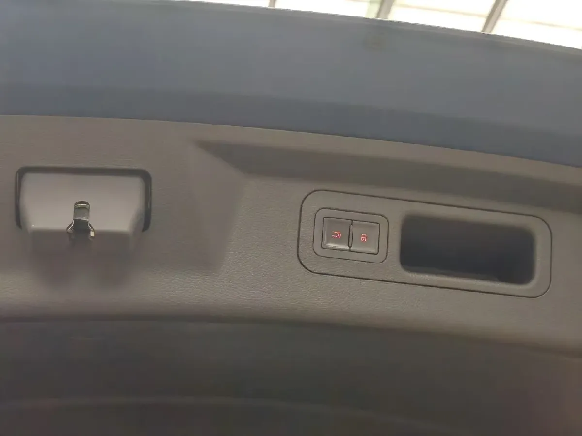 2022 Geely JiaJi 1.5T 177HP L3 7DCT PHEV 15.5KWH,autocango,china used car exporter,china ev exporter,chinese used car exporter,chinese used ev exporter