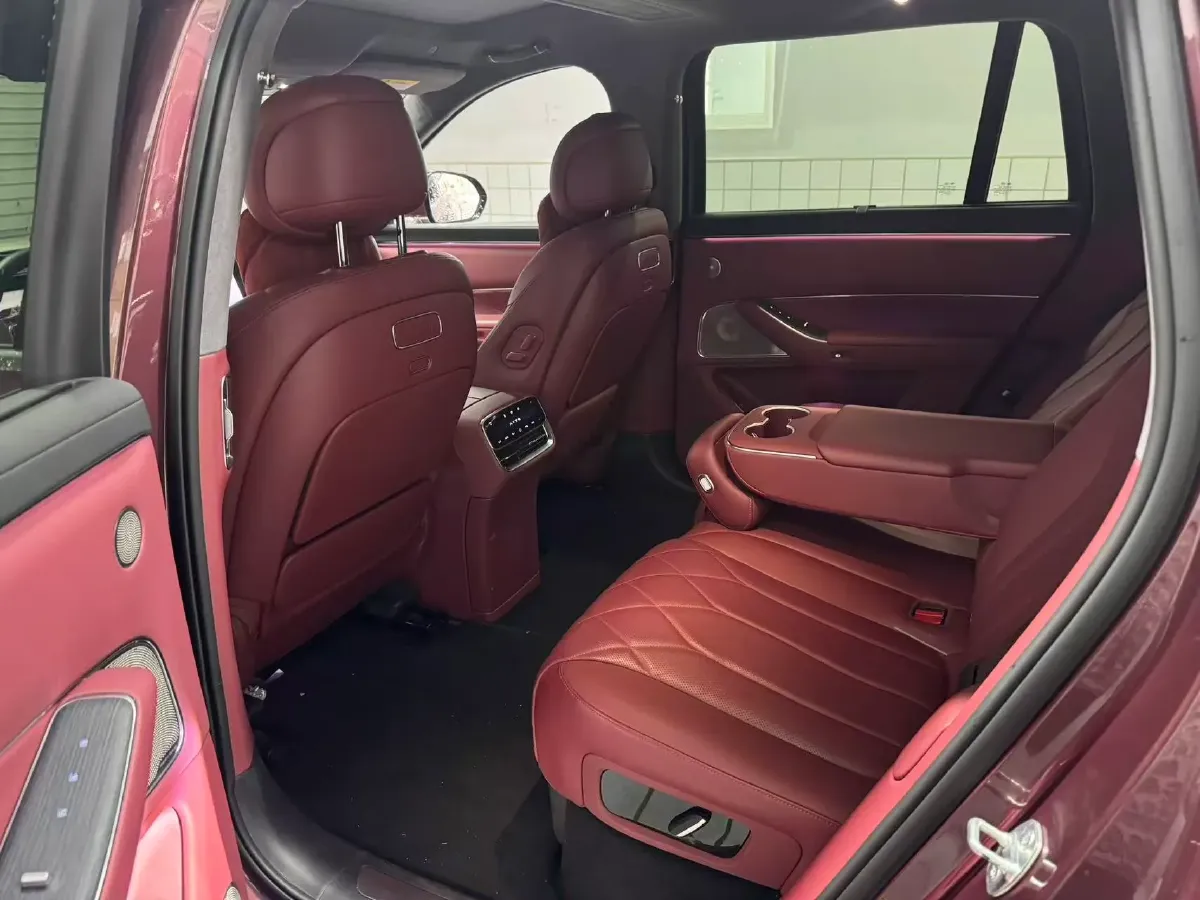 2025 AITO AITO M8 REEV 160HP REEV 53.4KWH,autocango,china used car exporter,china ev exporter,chinese used car exporter,chinese used ev exporter