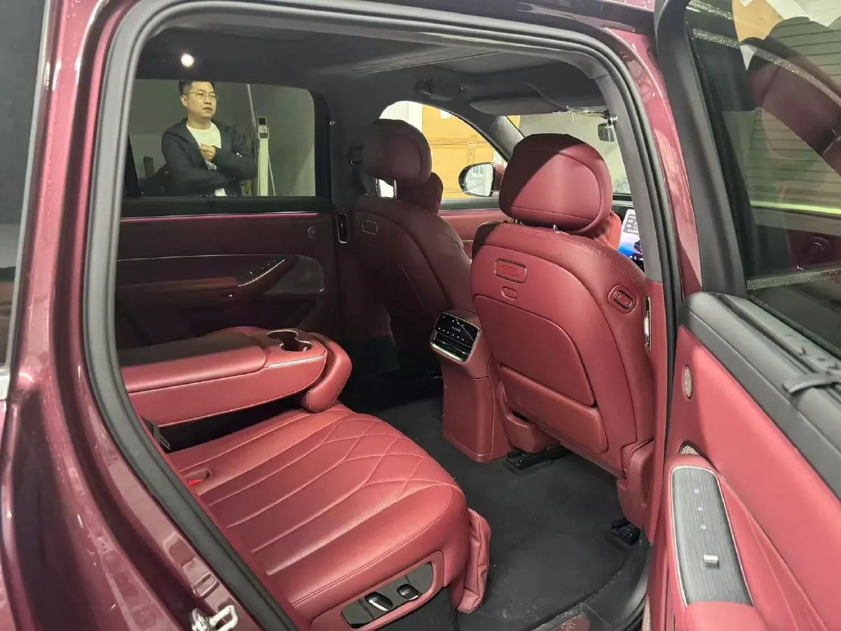 2025 AITO AITO M8 REEV 160HP REEV 53.4KWH,autocango,china used car exporter,china ev exporter,chinese used car exporter,chinese used ev exporter