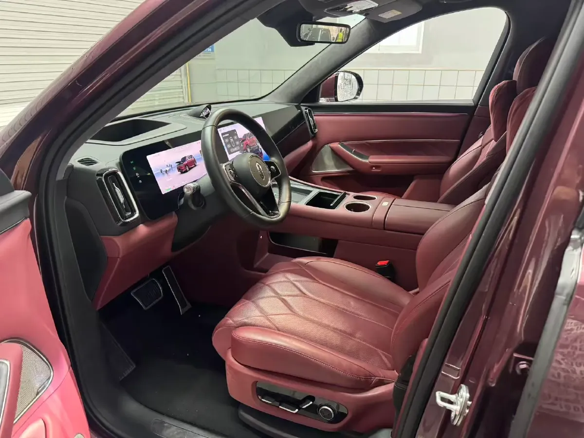 2025 AITO AITO M8 REEV 160HP REEV 53.4KWH,autocango,china used car exporter,china ev exporter,chinese used car exporter,chinese used ev exporter