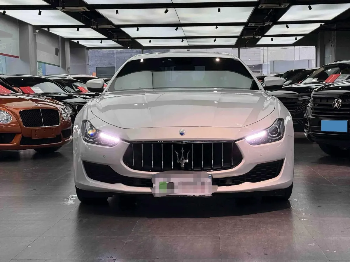 2021 Maserati Ghibli 2.0T 330HP L4 8AT,autocango,china used car exporter,china ev exporter,chinese used car exporter,chinese used ev exporter