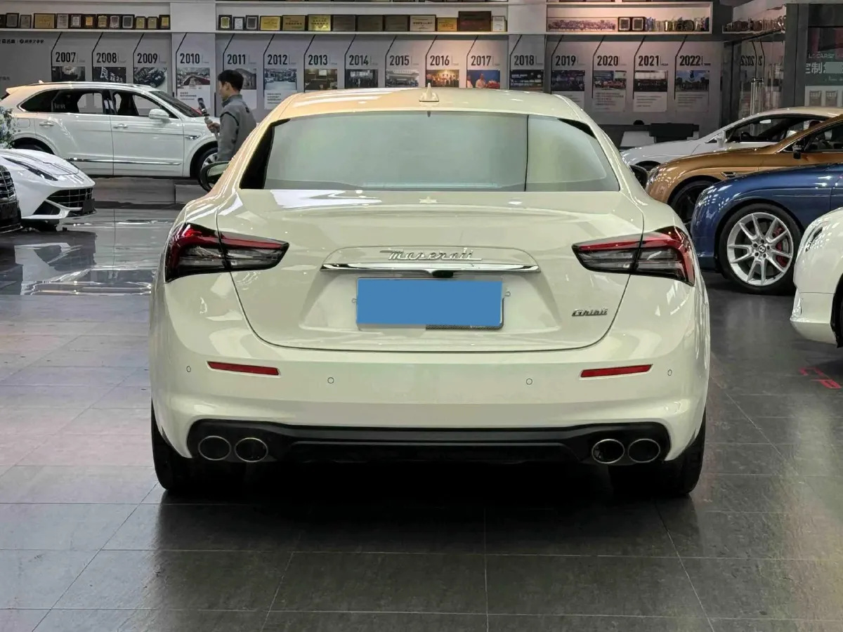 2021 Maserati Ghibli 2.0T 330HP L4 8AT,autocango,china used car exporter,china ev exporter,chinese used car exporter,chinese used ev exporter