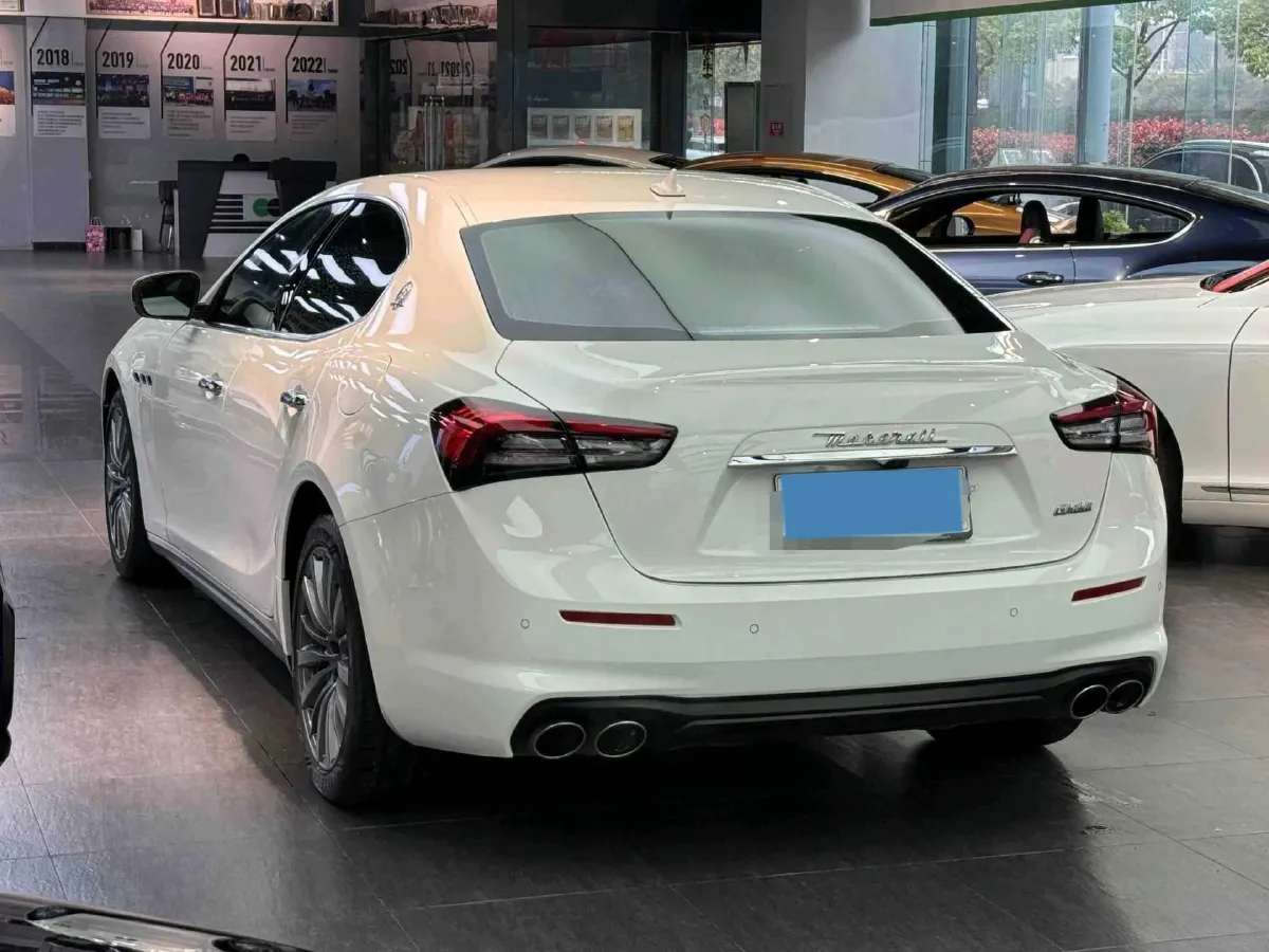 2021 Maserati Ghibli 2.0T 330HP L4 8AT,autocango,china used car exporter,china ev exporter,chinese used car exporter,chinese used ev exporter