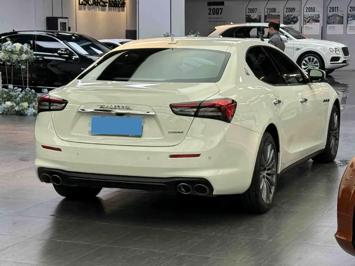 2021 Maserati Ghibli 2.0T 330HP L4 8AT,autocango,china used car exporter,china ev exporter,chinese used car exporter,chinese used ev exporter