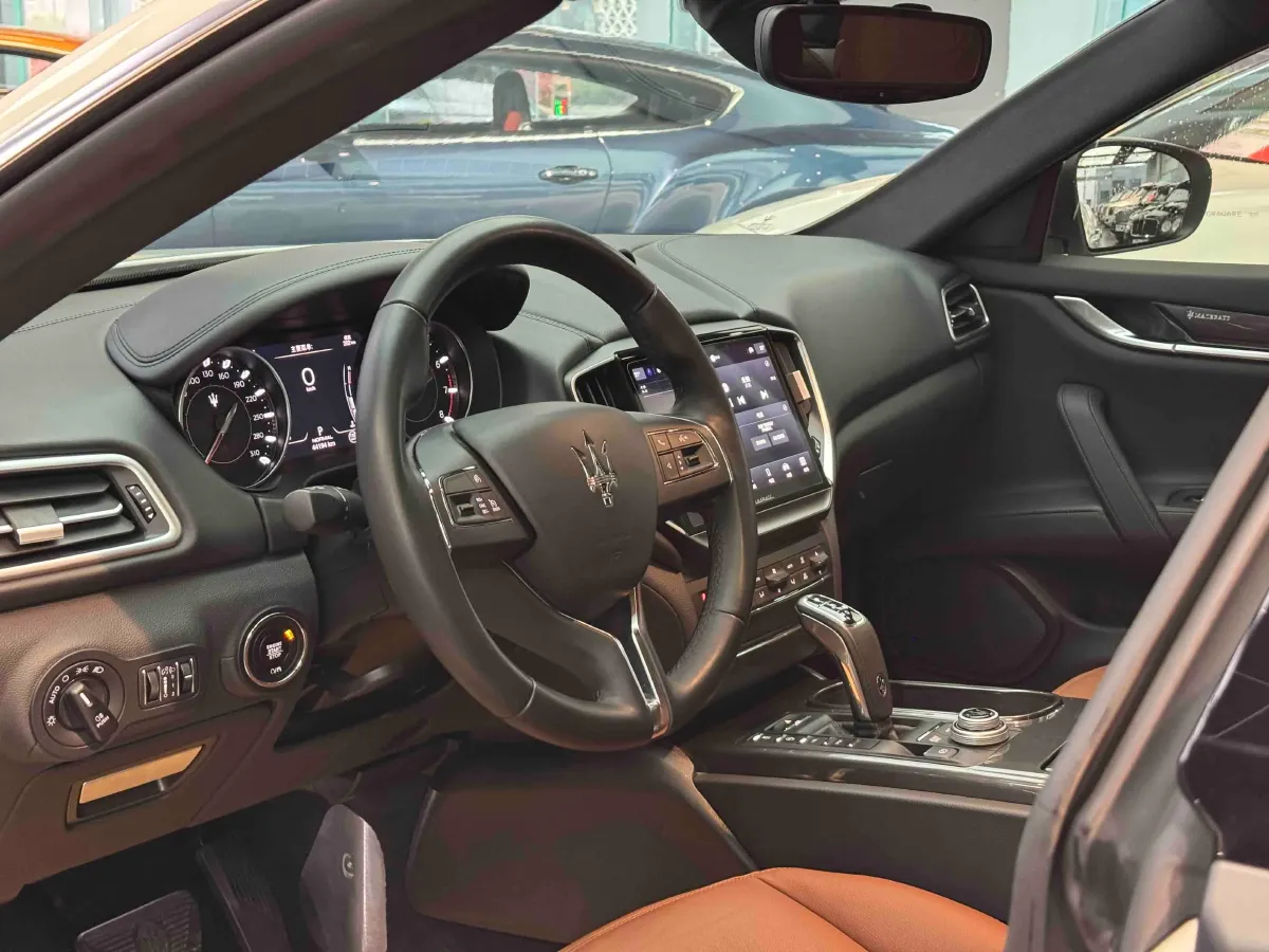 2021 Maserati Ghibli 2.0T 330HP L4 8AT,autocango,china used car exporter,china ev exporter,chinese used car exporter,chinese used ev exporter