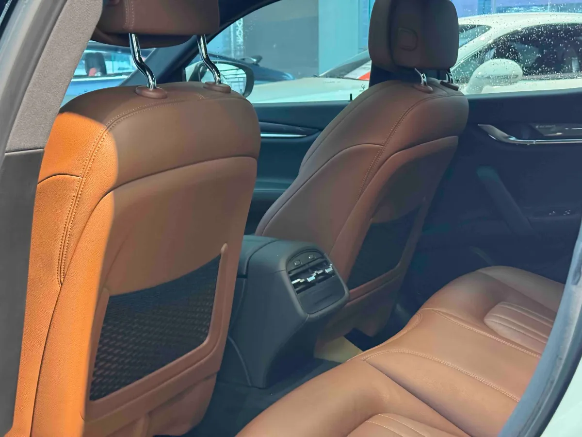 2021 Maserati Ghibli 2.0T 330HP L4 8AT,autocango,china used car exporter,china ev exporter,chinese used car exporter,chinese used ev exporter