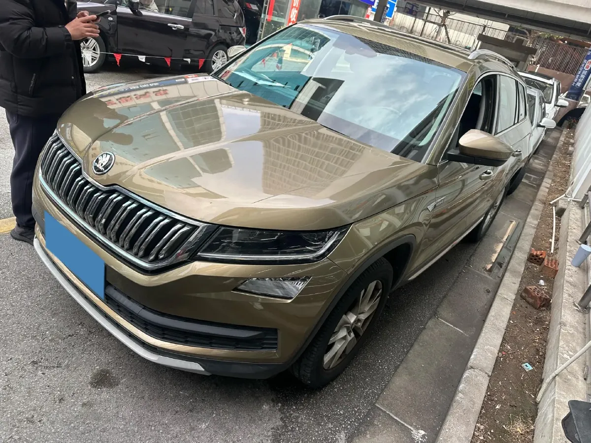 2018 Skoda Kodiak 2.0T 186HP L4 7DCT,autocango,china used car exporter,china ev exporter,chinese used car exporter,chinese used ev exporter