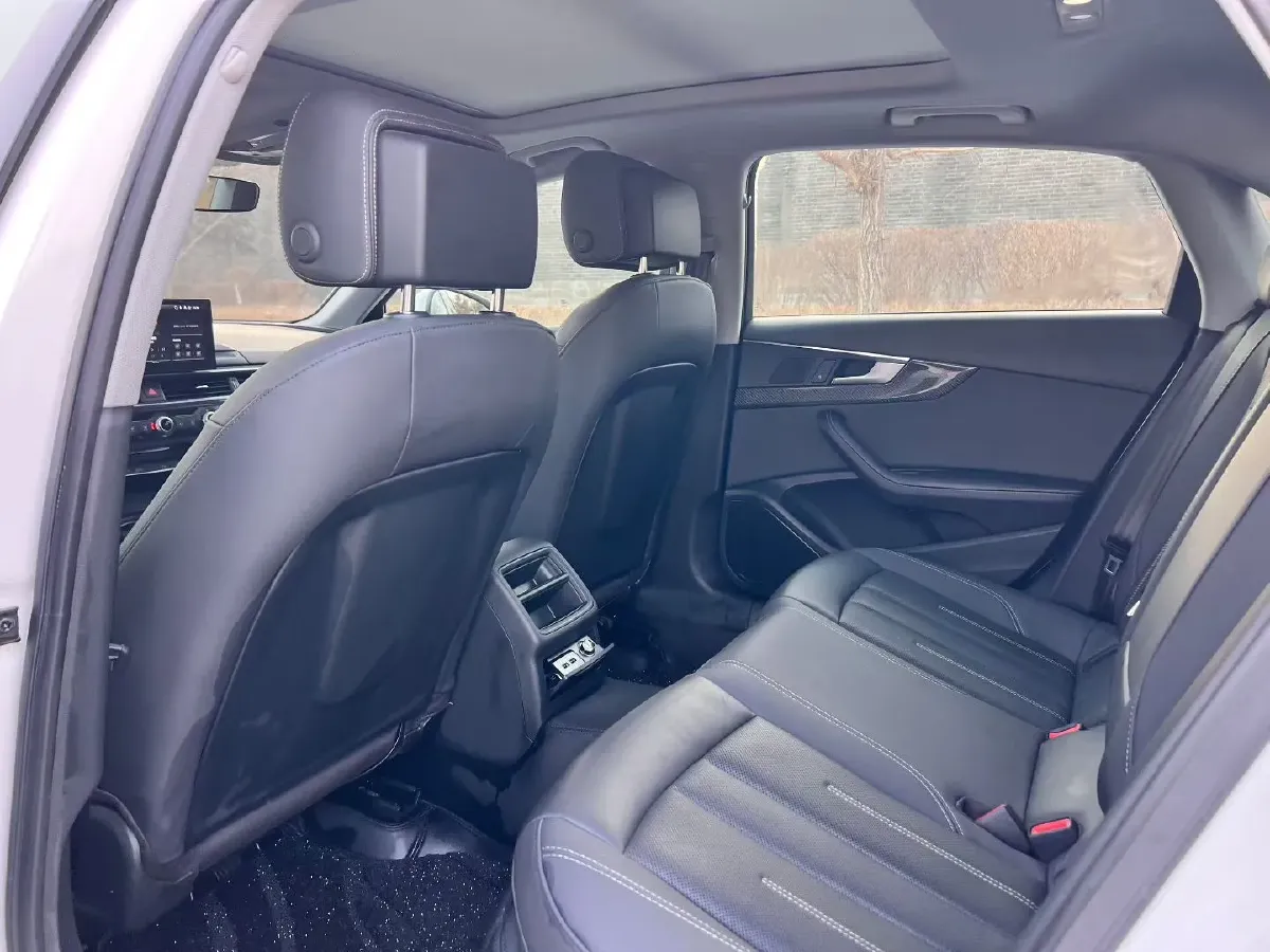 2020 Audi A4L 2.0T 190HP L4 7DCT,autocango,china used car exporter,china ev exporter,chinese used car exporter,chinese used ev exporter