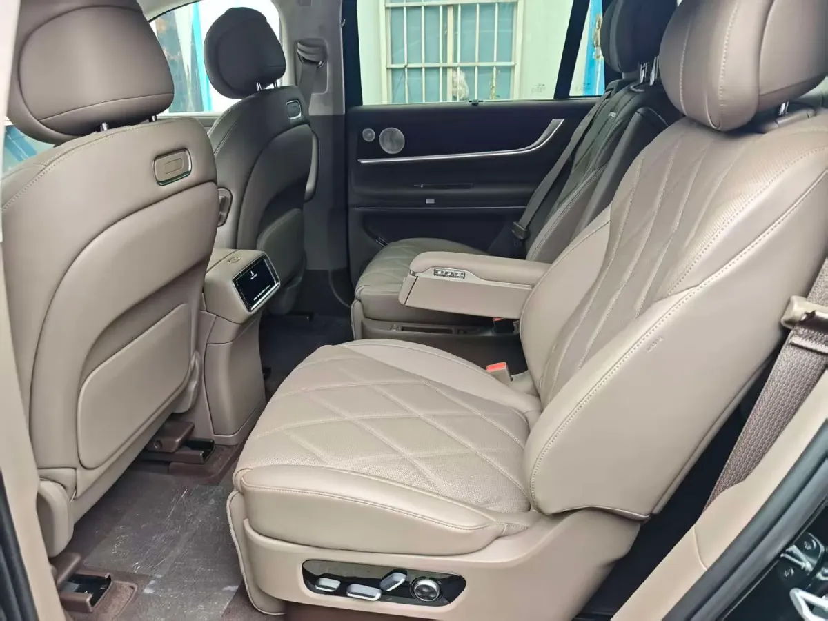 2025 AITO AITO M9 REEV 160HP REEV 52KWH,autocango,china used car exporter,china ev exporter,chinese used car exporter,chinese used ev exporter