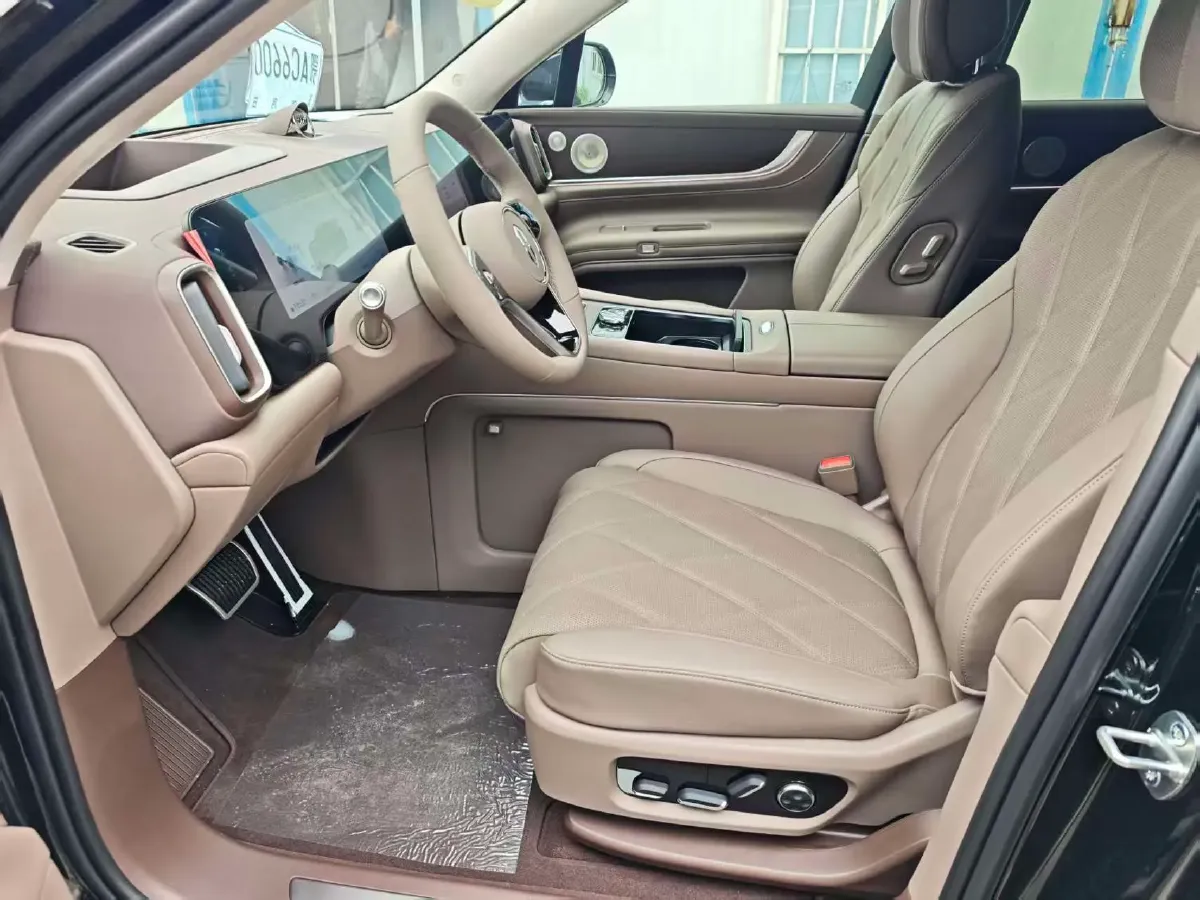 2025 AITO AITO M9 REEV 160HP REEV 52KWH,autocango,china used car exporter,china ev exporter,chinese used car exporter,chinese used ev exporter