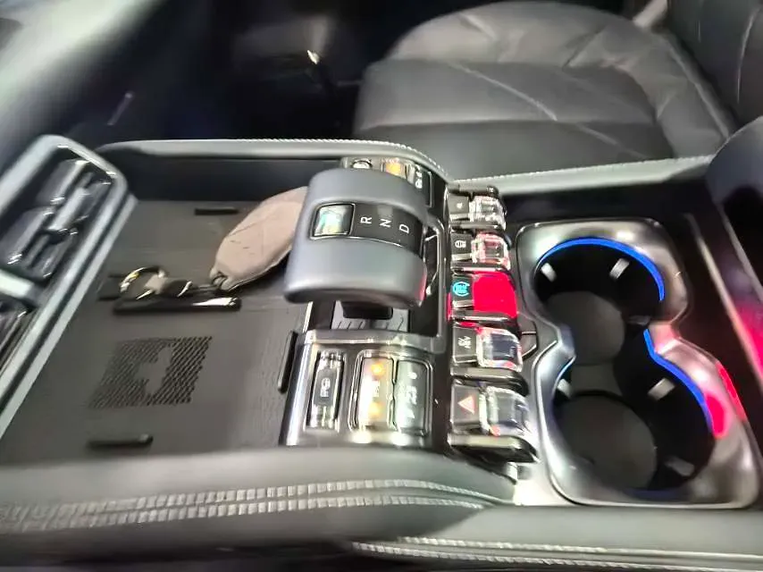 2023 FangChengBao Bao 5 1.5T 194HP L4 E-CVT PHEV 31.8KWH,autocango,china used car exporter,china ev exporter,chinese used car exporter,chinese used ev exporter