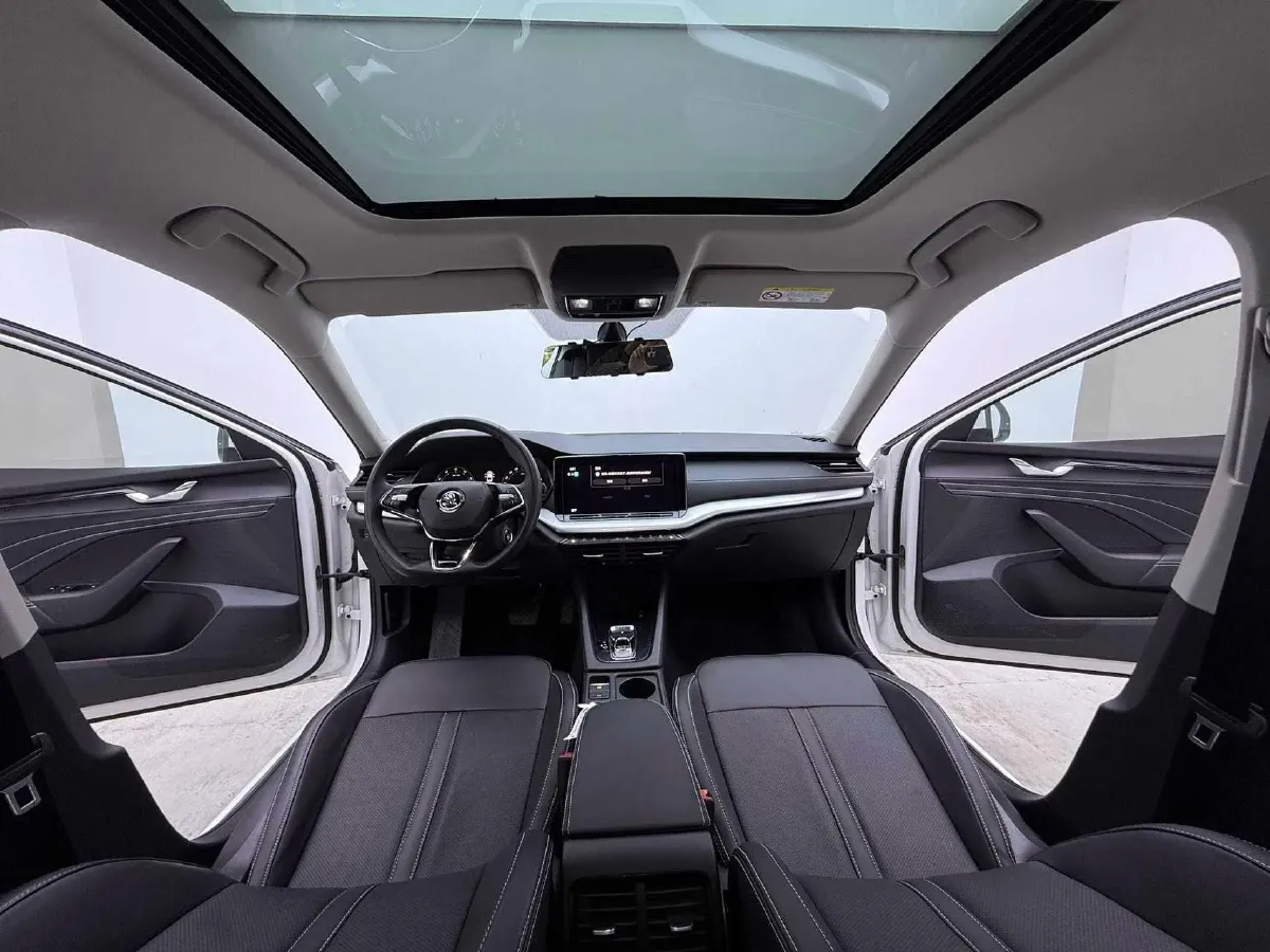 2021 Skoda Octavia 1.4T 150HP L4 7DCT,autocango,china used car exporter,china ev exporter,chinese used car exporter,chinese used ev exporter