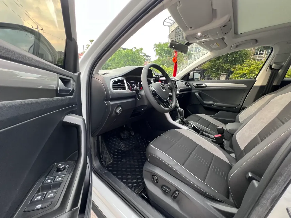 2021 Volkswagen T-Roc 1.4T 150HP L4 7DCT,autocango,china used car exporter,china ev exporter,chinese used car exporter,chinese used ev exporter