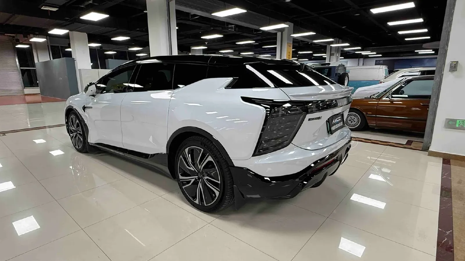2022 HiPhi X BEV 97KWH,autocango,china used car exporter,china ev exporter,chinese used car exporter,chinese used ev exporter