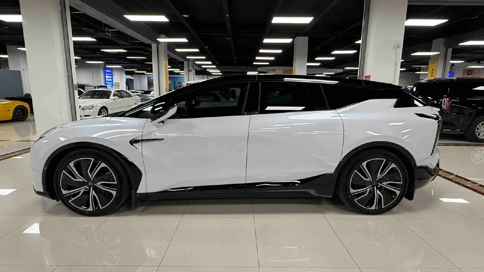 2022 HiPhi X BEV 97KWH,autocango,china used car exporter,china ev exporter,chinese used car exporter,chinese used ev exporter