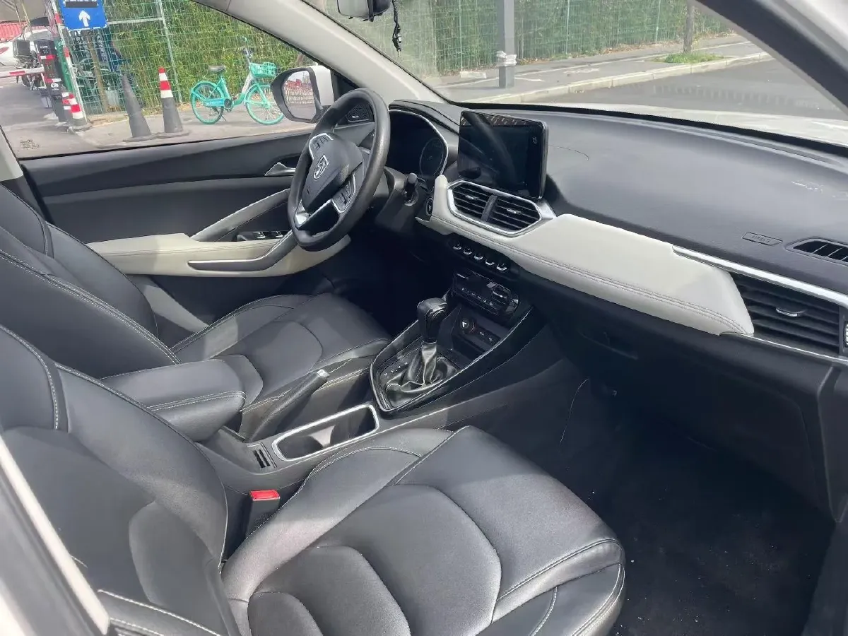 2019 BaoJun 530 1.5T 151HP L4 CVT,autocango,china used car exporter,china ev exporter,chinese used car exporter,chinese used ev exporter