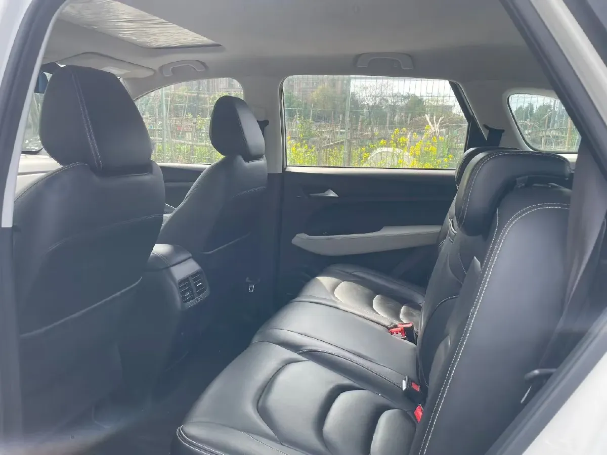 2019 BaoJun 530 1.5T 151HP L4 CVT,autocango,china used car exporter,china ev exporter,chinese used car exporter,chinese used ev exporter