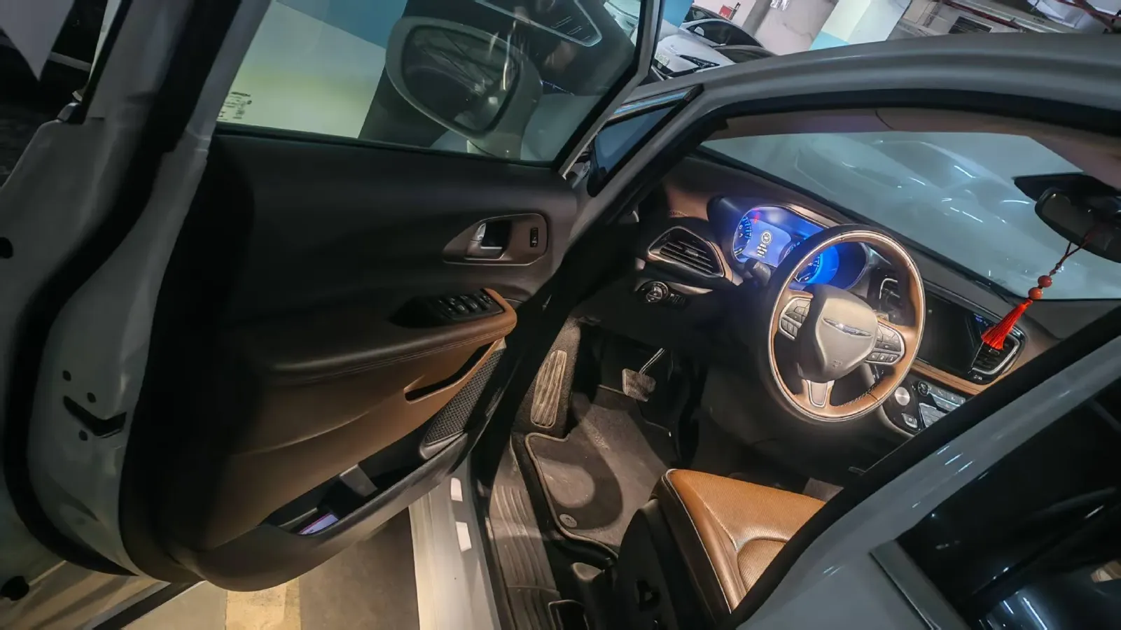 2017 Chrysler Pacifica 3.6L 279HP V6 9AT,autocango,china used car exporter,china ev exporter,chinese used car exporter,chinese used ev exporter