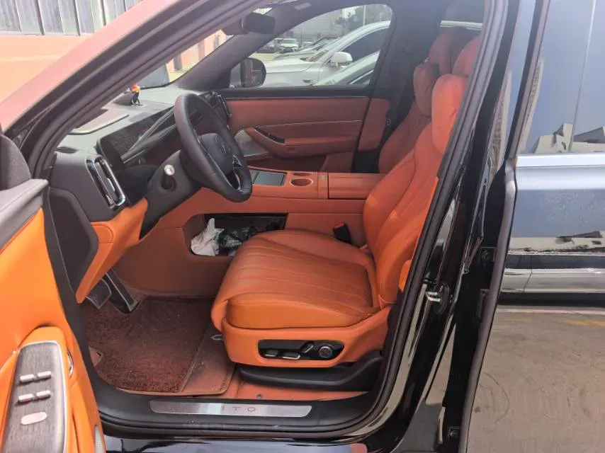 2025 AITO AITO M8 REEV 160HP REEV 53.4KWH,autocango,china used car exporter,china ev exporter,chinese used car exporter,chinese used ev exporter