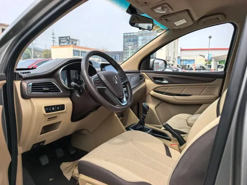 2017 BaoJun 730 1.5T 150HP L4 6MT,autocango,china used car exporter,china ev exporter,chinese used car exporter,chinese used ev exporter