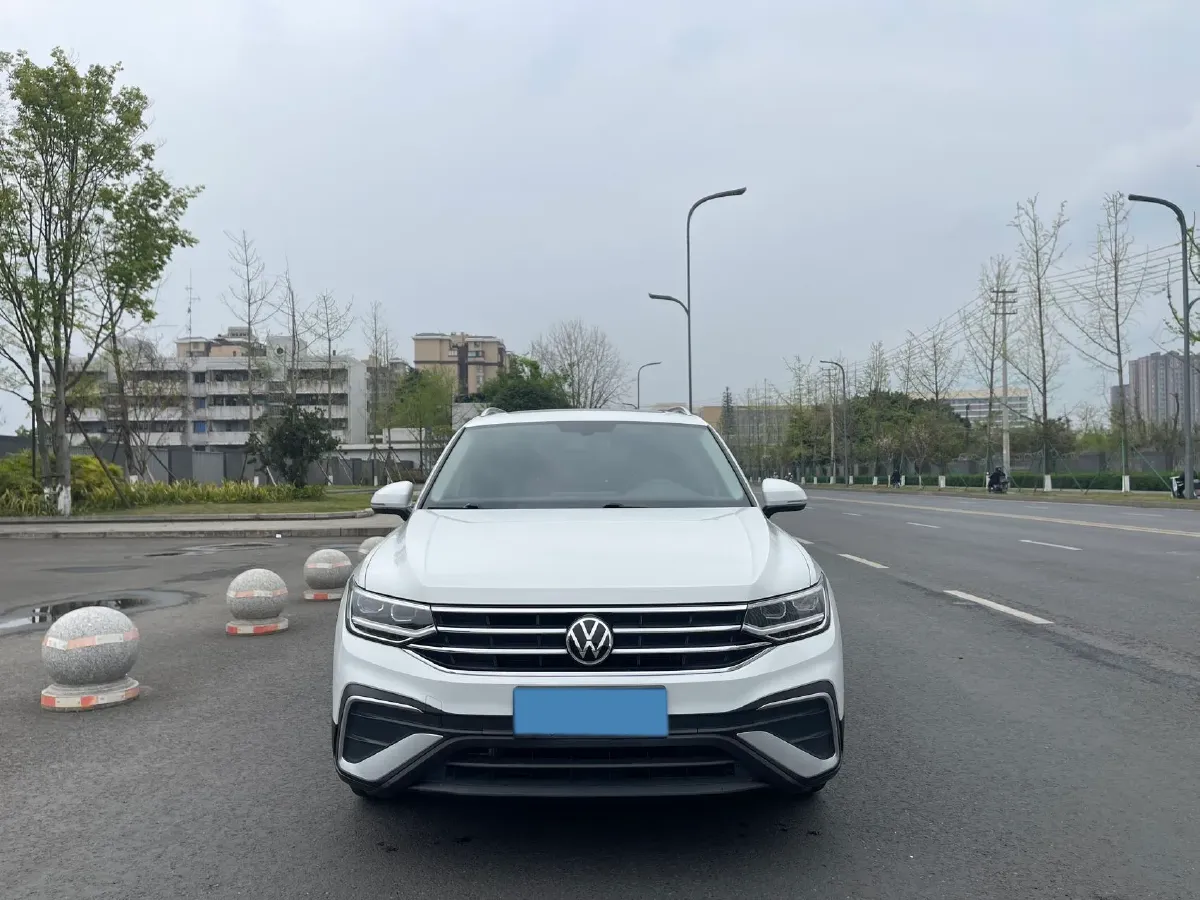 2023 Volkswagen Tiguan L 1.5T 160HP L4 7DCT,autocango,china used car exporter,china ev exporter,chinese used car exporter,chinese used ev exporter